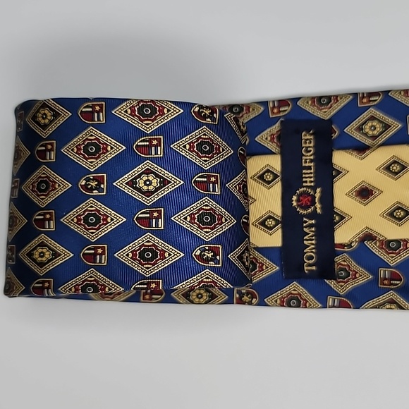 Tommy Hilfiger mens tie blue with diamond shield pattern yellow-gold red - Picture 2 of 4